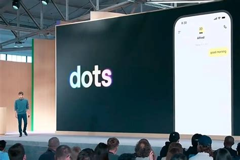 スマートフォンのメッセージ画面を映した DevDay ステージ上の Dots デモ